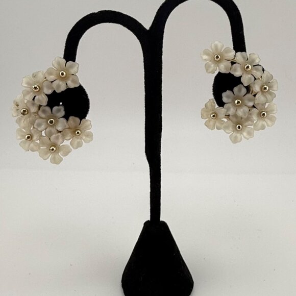 Vintage White Floral Clip-On Earrings With Delicate Cluster Design - Picture 1 of 3